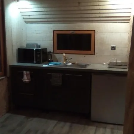 Lodge De *